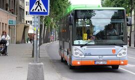 Važiuodama autobusu susilaužė kaulus