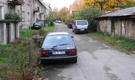 Automobilis virto kliūtimi