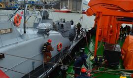 Kariniame laive imituotas gaisras