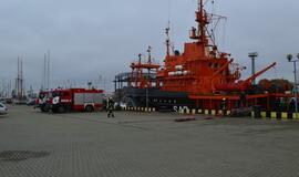 Kariniame laive imituotas gaisras