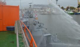 Kariniame laive imituotas gaisras