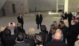 Atgimstantis teatras pamažu praveria duris miestiečiams