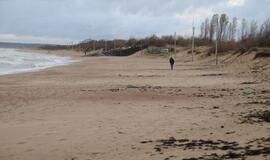 Baltijos jūra graužia Melnragės krantus