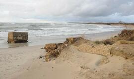 Baltijos jūra graužia Melnragės krantus