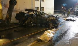 Kraupi avarija miesto centre: du žuvo, vienas sunkiai sužeistas