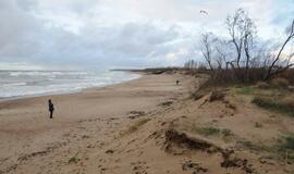 Baltijos jūra graužia Melnragės krantus