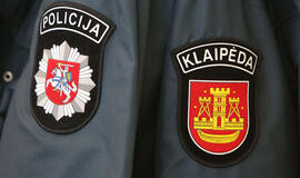 Policininkai irgi nori atimtų algų