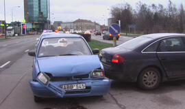 Dvi vairuotojos "nepasidalino" viena juosta