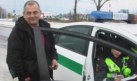 Girtas vairuotojas pats sustojo prie policininkų