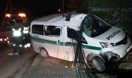 Nėščia moteris sukėlė avariją, sužaloti pareigūnai