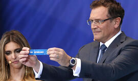 Pasaulio futbolo čempionai ispanai ir vicečempionai olandai pateko į vieną grupę