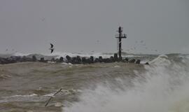 Uosto vartai audros "Ksaveras" metu