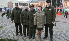 Klaipėdiečiams išdalintos eglių šakos