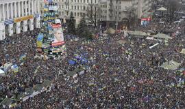 Šimtai tūkstančių ukrainiečių reikalauja vyriausybės atsistatydinimo