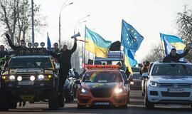 Tūkstančiai ukrainiečių surengė protestą prie Viktoro Janukovyčiaus rezidencijos