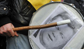 Ukraina: vidaus kariuomenės kariškiai ardo opozicijos barikadas ir palapinių miestelį