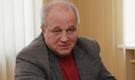 Ironijos druska barstoma be saiko