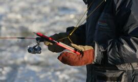 Ledas. Žvejai. Laivas. Inspektoriai