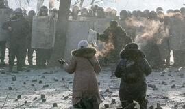 Po pavienių susirėmimų Kijeve nesitraukia nei protestuotojai, nei policija