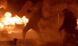 Ukrainos krizė: Viktoro Janukovyčiaus nuolaidos nenumalšina protestų