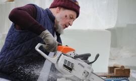 Ledo skulptūra Teatro aikštėje