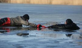 Ugniagesiai vaidina skęstančiuosius