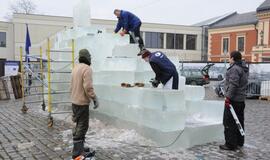 Ledo skulptūra Teatro aikštėje