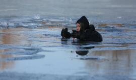 Ugniagesiai vaidina skęstančiuosius