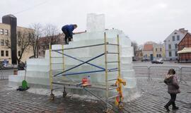 Ledo skulptūra Teatro aikštėje