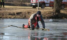 Ugniagesiai vaidina skęstančiuosius
