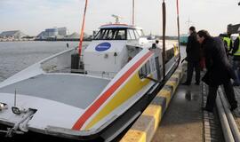 Į klaipėdą atgabentas keltas, kuris plaukios į Nidą