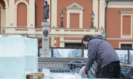 Ledo skulptūra Teatro aikštėje