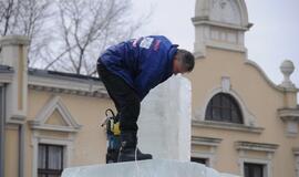 Ledo skulptūra Teatro aikštėje