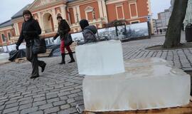 Ledo skulptūra Teatro aikštėje