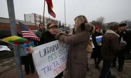 Piketas prie Rusijos konsulato