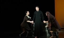 "Altorių šešėly" Klaipėdoje virto šokio spektakliu