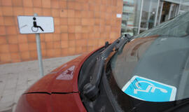 Rengiamasi praplėsti gaunančių kompensacijas automobiliams įsigyti sąrašą