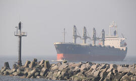 Uostas ruošiasi priimti laivus dujovežius