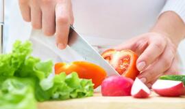 Ar nusipirktas daržoves ir vaisius užtenka nuplauti vandeniu?