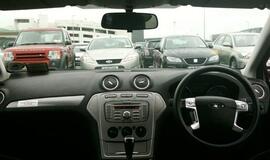 Dešiniavairiai automobiliai: pigesni, pavojingesni ir nepageidaujami