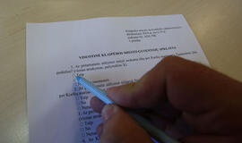 Gyventojų apklausa - absurdo teatras