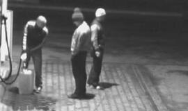 Ieškomi įtariamieji benzino vagyste