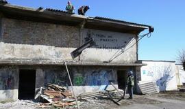 Klaipėdos stadione griaunama VIP tribūna