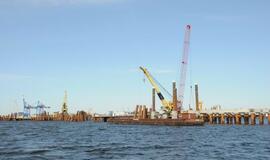 Baigti kalti poliai SGD terminalo krantinei