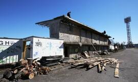 Klaipėdos stadione griaunama VIP tribūna