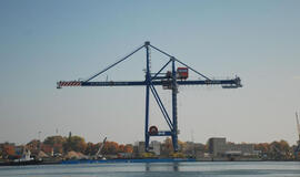 Uostas žengia į naują konteinerių krovos erą