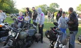 Baikeriai vaikų namuose