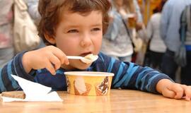 Ar reikia vaiką versti valgyti?