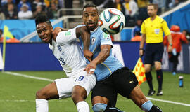 Du Luiso Suareso įvarčiai lėmė Urugvajaus rinktinės pergalę prieš Anglijos futbolininkus