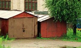 Ilgapirščiai opelį suremontavo patys